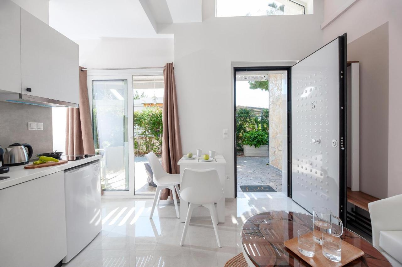 Alekos Luxury Suites Free 24H Transportation From - To Airport Artemida  Exterior foto