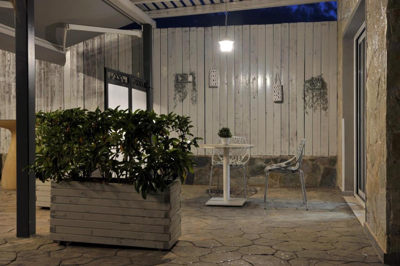 Alekos Luxury Suites Free 24H Transportation From - To Airport Artemida  Exterior foto