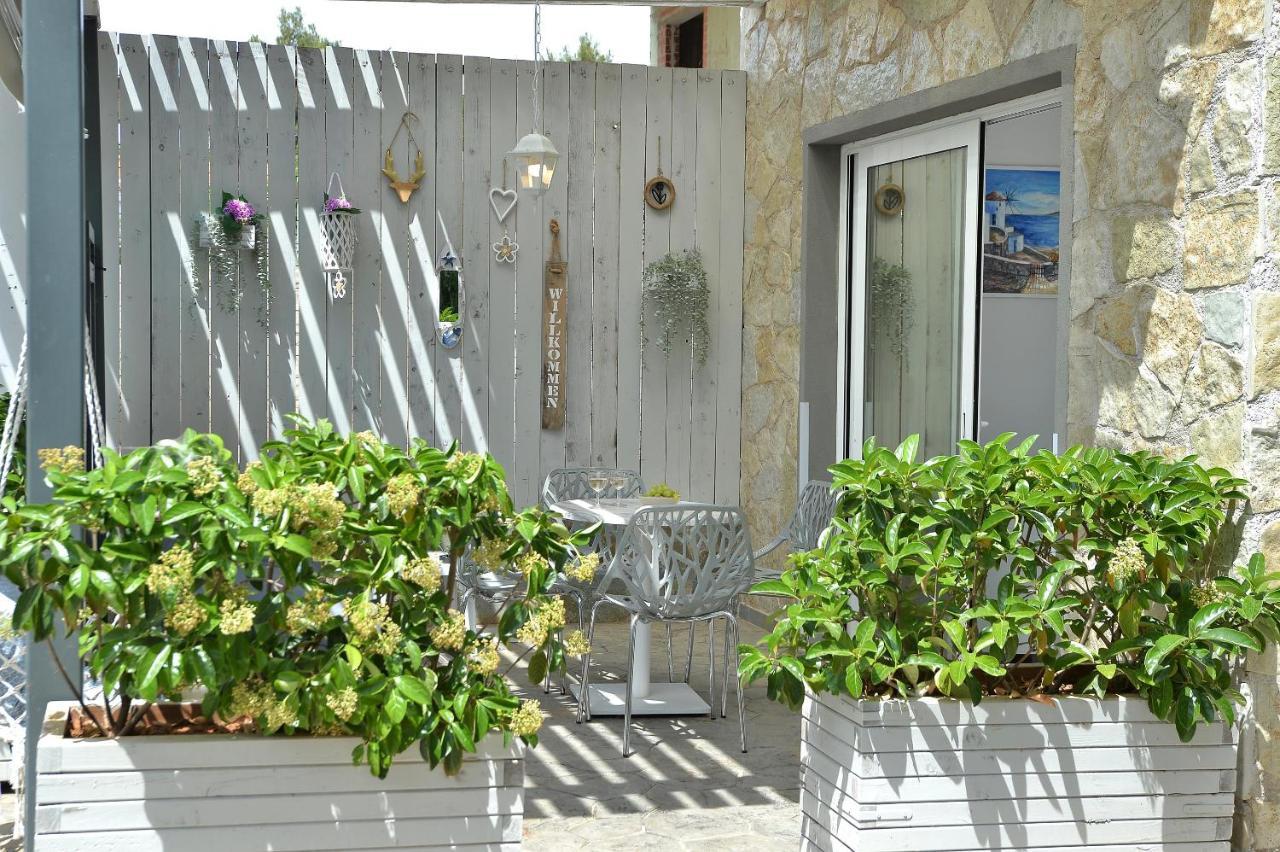 Alekos Luxury Suites Free 24H Transportation From - To Airport Artemida  Exterior foto